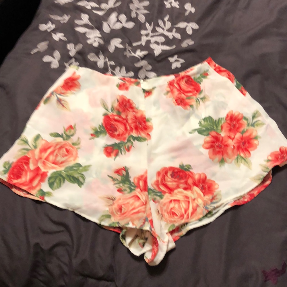 Show Me your mumu shorts sz M